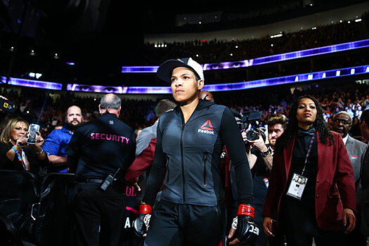 Бразильянка Нуньес победила Шевченко в бою за титул чемпионки UFC
