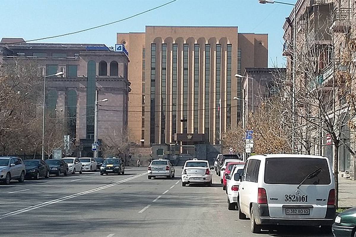 Россия прокомментировала осквернение памятника в Ереване