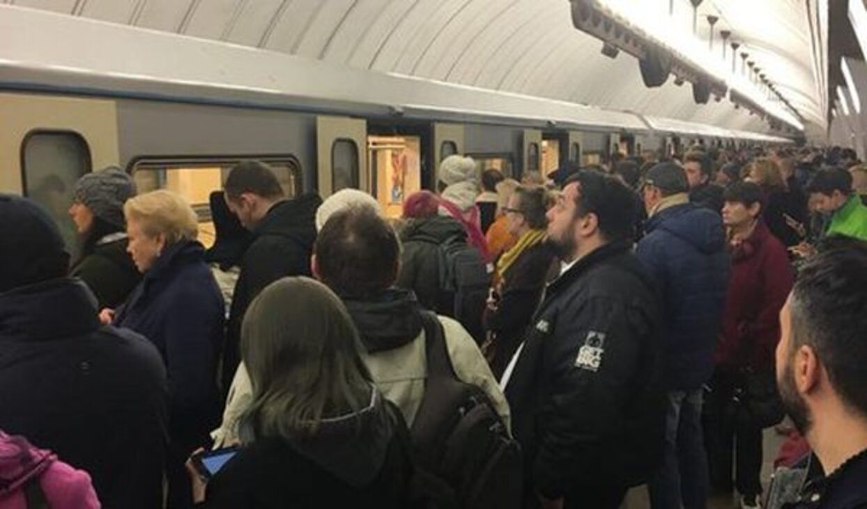 Что сегодня произошло в московском метро. Происшествие в метро на серой ветке. Серая ветка поезда. Движение на серой ветке. Сбой на серой ветке метро сегодня.
