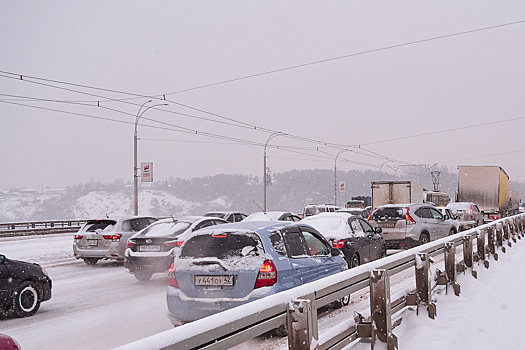 Пробки возникли на дорогах Кемерова