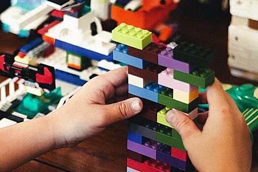Белорусский протоиерей рассказал о «воинственной ярости» игрушек Lego
