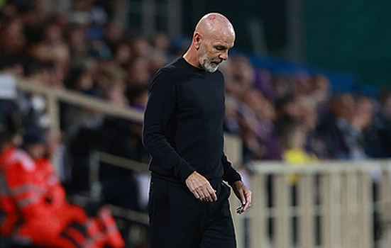 Идущая последней в чемпионате Италии по футболу "Фиорентина" уволила Пиоли