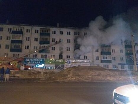 В Башкирии полицейский спас людей из горящего дома