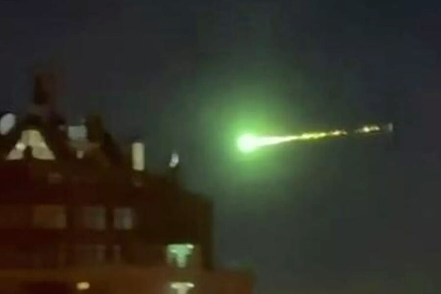 Ученые купили метеорит из Окуловки вместе с частью поврежденной кровли