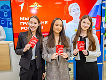 Юным хантымансийцам торжественно вручили их первые паспорта