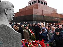 Место для Сталина: почему тело Ленина хотят убрать из Мавзолея