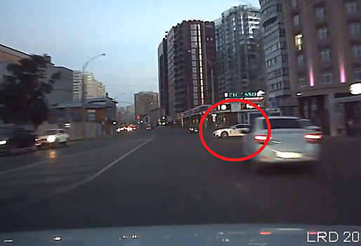 Porsche решил повернуть через сплошную. Расплата не заставил себя ждать