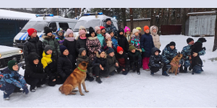В Тверской области школьники побывали в гостях у полицейских кинологов