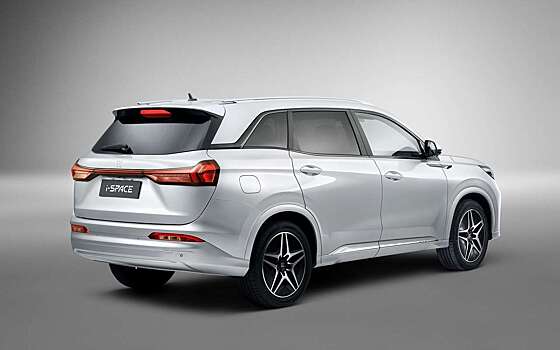 7-местный гибридный кроссовер подешевел более чем на полмиллиона: известна цена