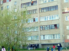 В Кирове школьник выпал с балкона
