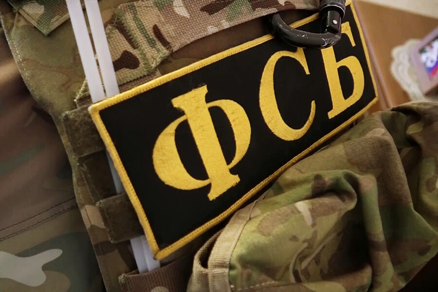 ФСБ показала кадры задержания женщины-повара за сотрудничество с разведкой Украины