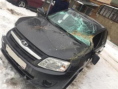 В Самаре водитель Lada Granta врезался в газопровод и скрылся