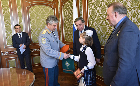 В правительстве региона наградили детей, совершивших героические поступки