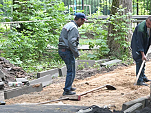 В красногорском Дмитровском завершают обустройство тротуара по губернаторской программе
