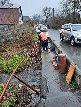 В Курске на мосту между улицами Ватутина и Бойцов 9-й Дивизии восстановили ограждение