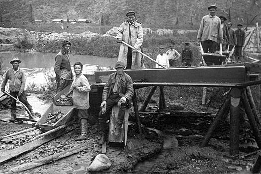 «Найду золото или умру в тайге» Сто лет назад в России началась золотая лихорадка. Как она изменила жизнь тысяч людей?