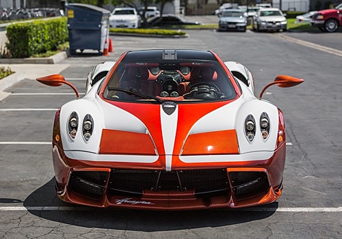 Pagani Huayra с пробегом восемь километров выставили на продажу