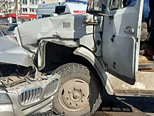 На Южной Поляне в ДТП с BMW и ЗИЛом пострадали люди