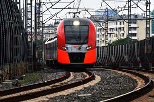 Дмитрий Медведев оценил новый электропоезд и перспективы железных дорог