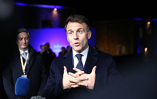 Политолог Орлов: Макрон стремится к переговорам с Россией