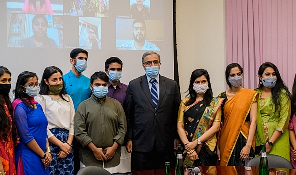 Индийские студенты волгоградского вуза пообщались с послом своей страны