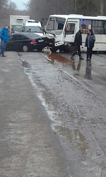 Спасатели вынули из авто пострадавших в ДТП на трассе Кириши-Будогощь
