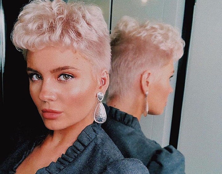 Дочери Валерии от второго брака Шене 27 лет. 