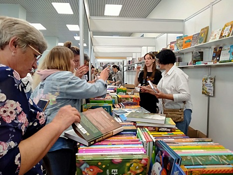 «Книги из Азии и гора классики» – в Новосибирске издатели рассказали, чем заменяют западную литературу