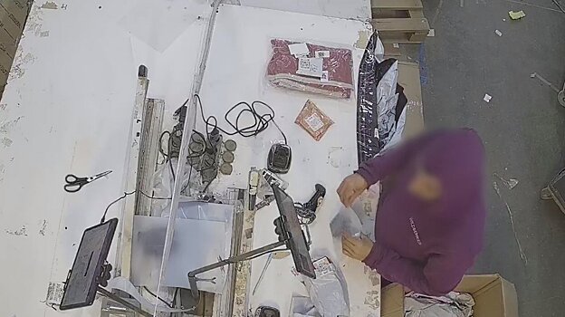 В Пензе мужчина украл золотое колье со склада маркетплейса
