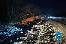 В Самарской области "Гранта" врезалась в тягач с полуприцепом