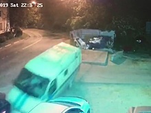 Водитель инкассаторского авто протаранил несколько машин и скрылся с места ДТП. Видео