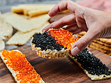 Биолог Пронина: настоящая красная икра в кипятке побелеет из-за белка