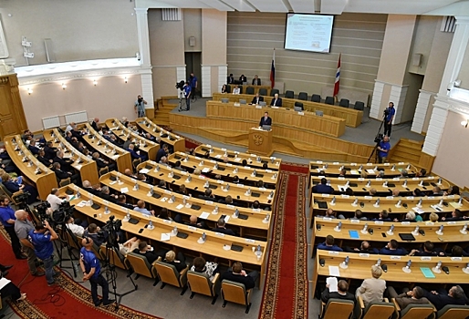 Омский губернатор поставил задачу повысить зарплаты бюджетникам