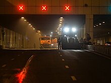 Грузовик въехал в стену тоннеля в Москве