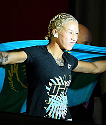 Казахстанка Агапова узнала имя соперницы и дату третьего боя в UFC