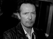 Умер вокалист Stone Temple Pilots и Velvet Revolver