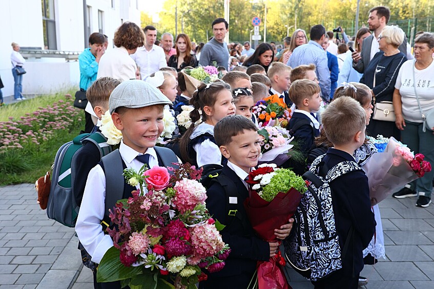 Праздничная линейка для первоклассников в школе №1367 в Москве