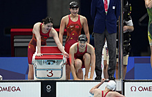 Команда Китая выиграла золото Олимпиады в женской эстафете 4х200 метров с мировым рекордом