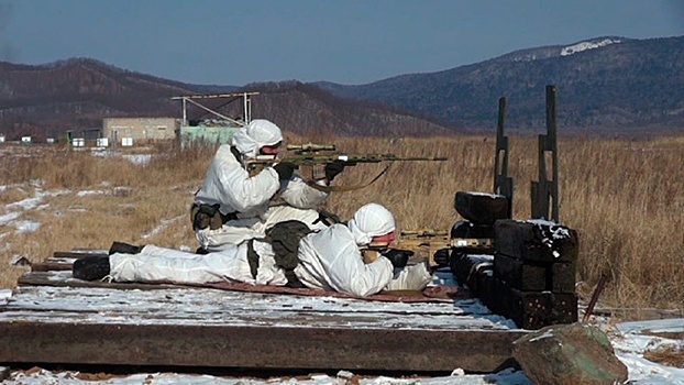 Снайперы отработали ведение маневренного боя в Хабаровском крае