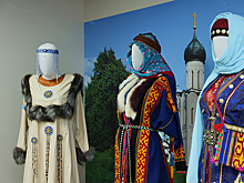 По инициативе спикера Ольги Хохловой: В Заксобрании Владимирской области в рамках Года единства народов России открылась выставка национальных костюмов