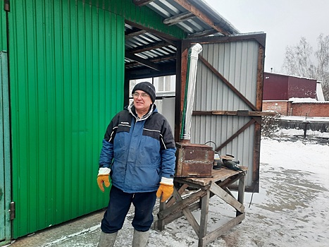 Томский пенсионер изготовил восемь дровяных металлических печей для наших бойцов