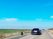 У автомобиля Вучича оторвало колесо на полном ходу