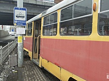 На ВИЗе трамвай сошёл с рельсов