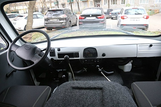 УАЗ о слухах про отставку "Буханки": Ее век еще не окончен