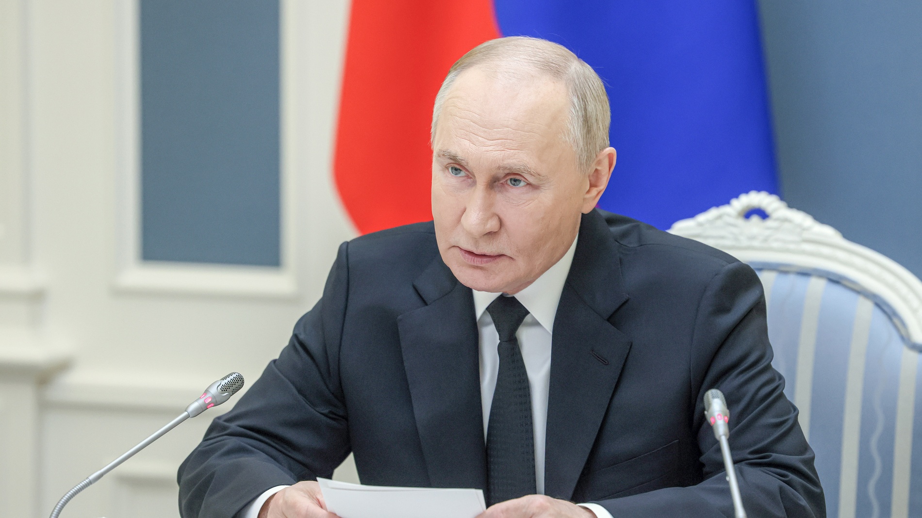 Путин проводит двустороннюю встречу с Лукашенко