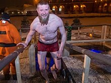 Путин окунулся в прорубь на Крещение