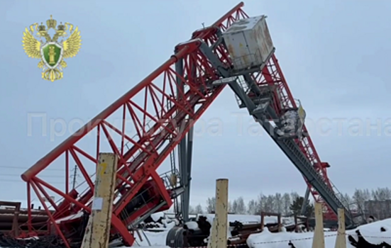 В Бугульме женщина выпала из кабины обрушившегося крана