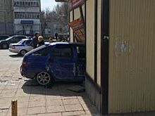 В Димитровграде легковушка въехала в магазин