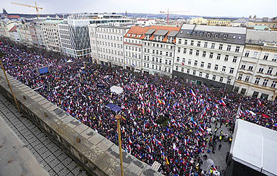 В Праге прошел многотысячный митинг против роста цен
