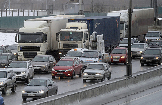 Перевозчики предупредили о возможном росте цен из-за ограничения на транзит фур по МКАД